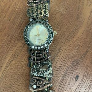 Vintage Style Quartz Watch with Decorative Band